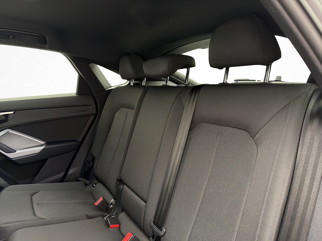 Vehicle Image 28