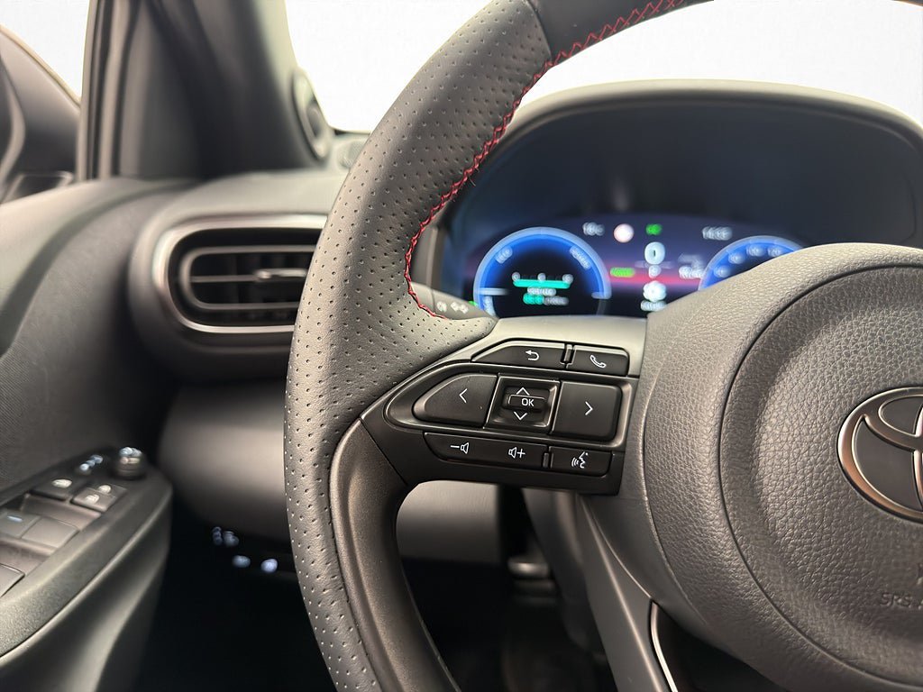 Vehicle Image 16