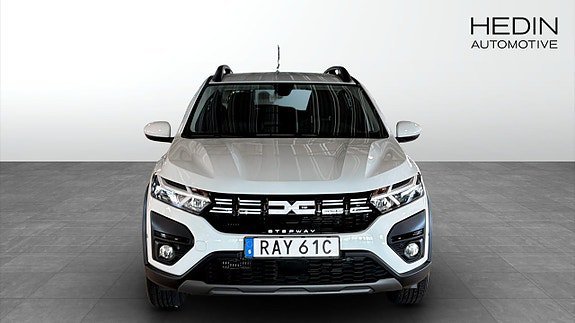 Vehicle Image 8