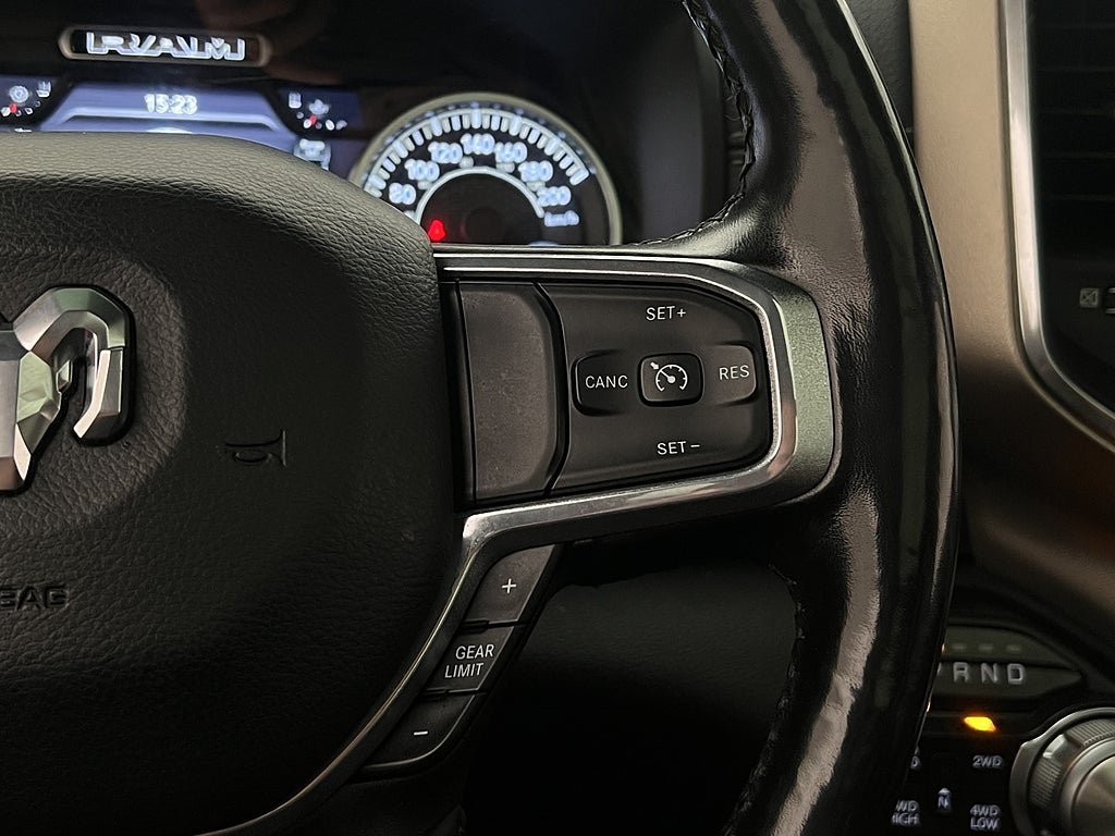 Vehicle Image 25