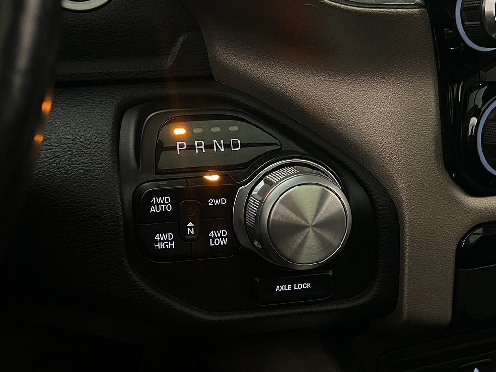 Vehicle Image 32