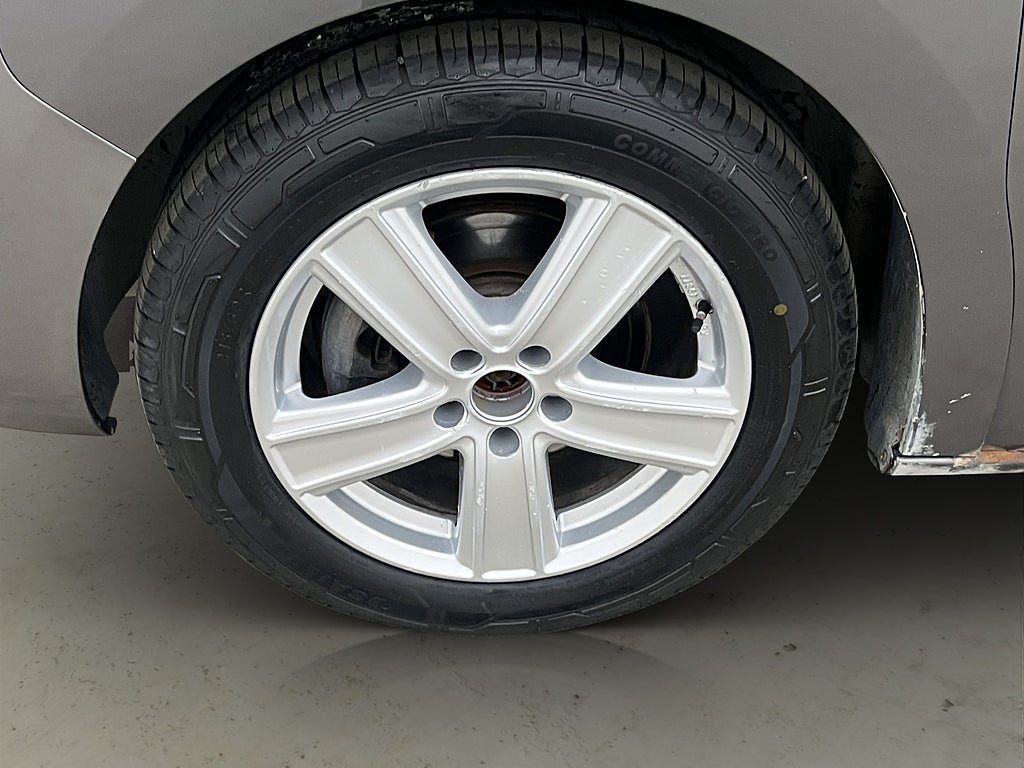 Vehicle Image 30