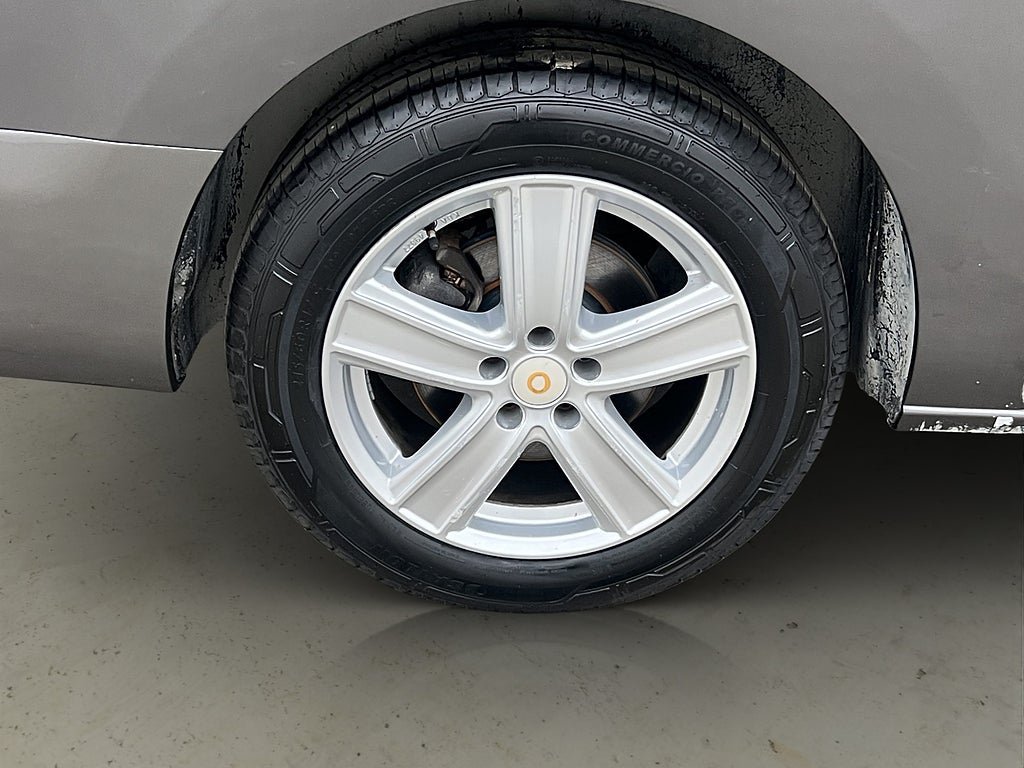 Vehicle Image 32