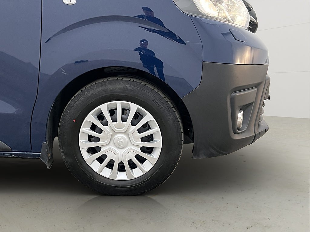Vehicle Image 32