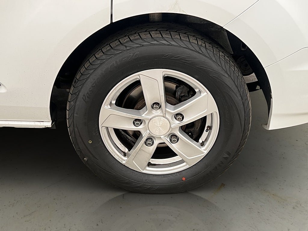 Vehicle Image 30