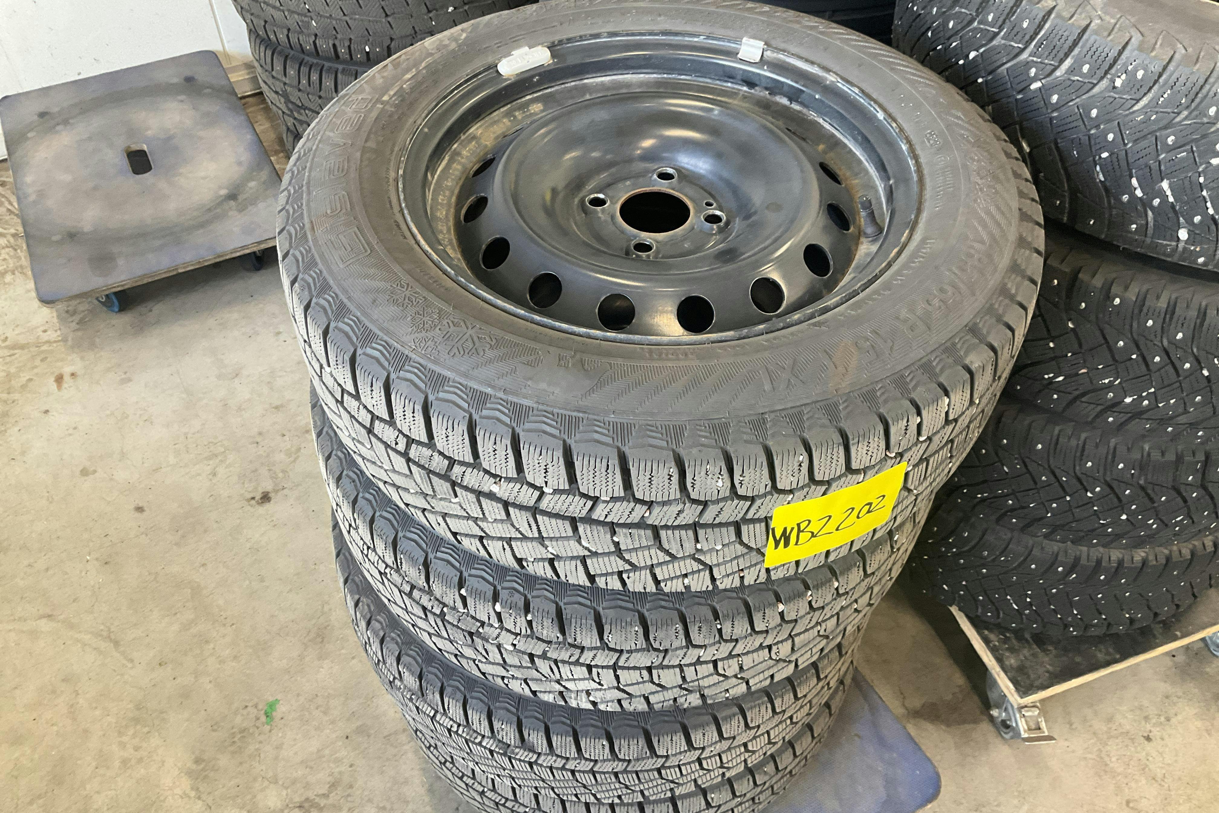 Vehicle Image 12