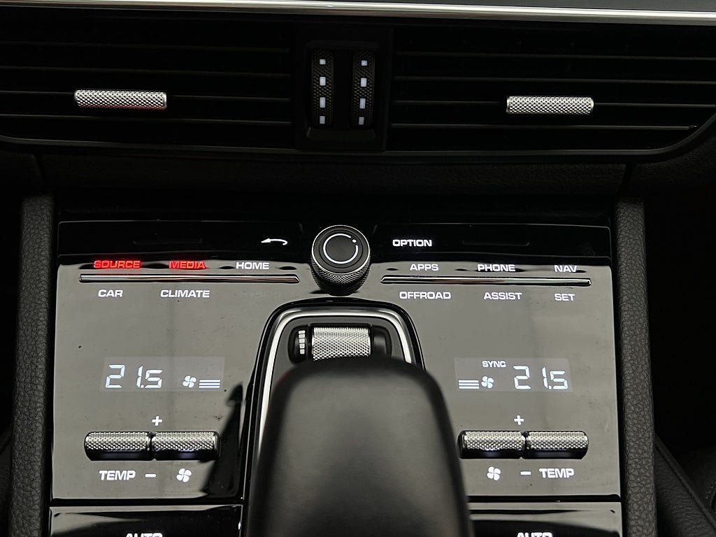 Vehicle Image 32