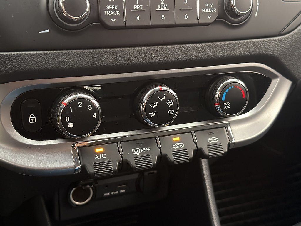 Vehicle Image 17