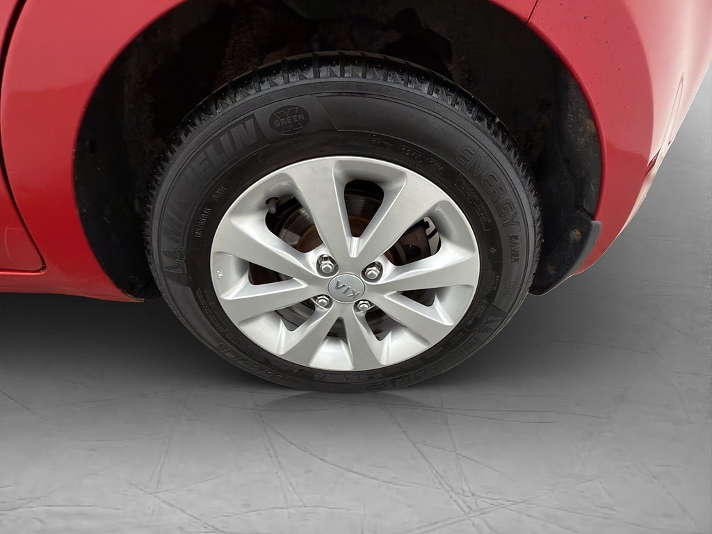 Vehicle Image 24