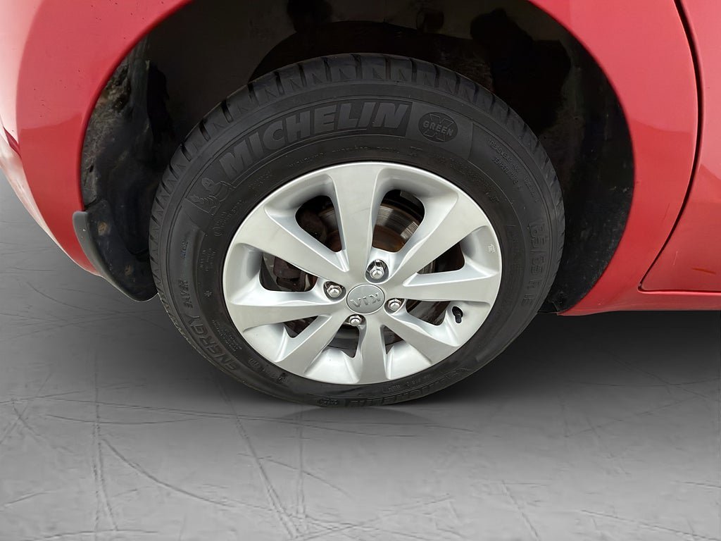 Vehicle Image 25