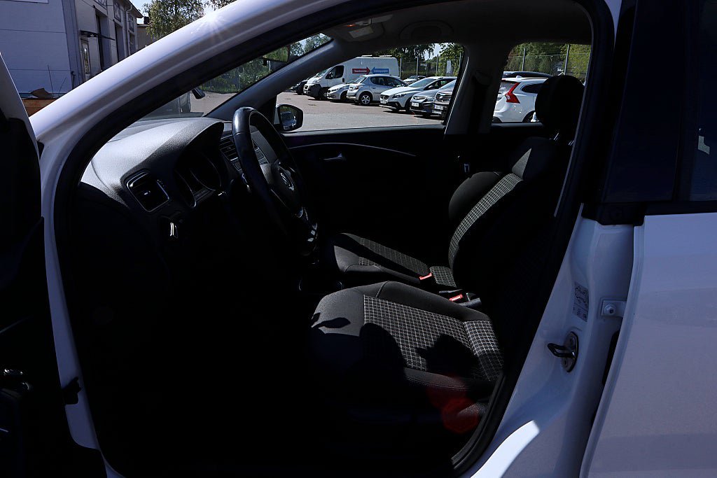 Vehicle Image 12