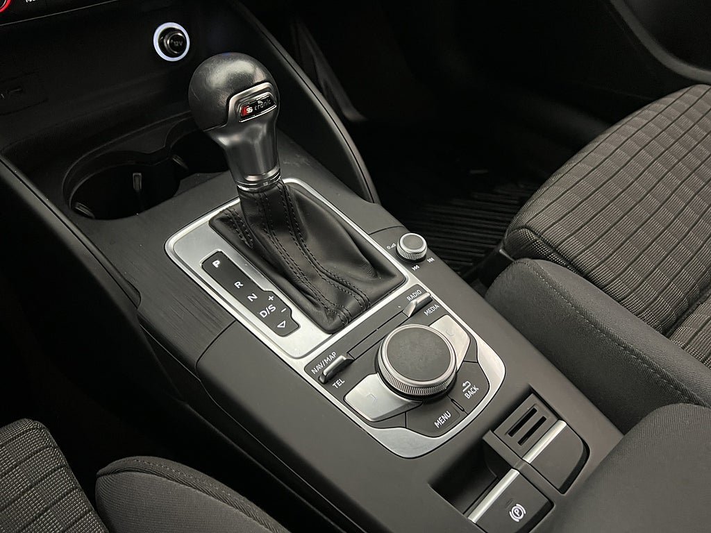 Vehicle Image 19