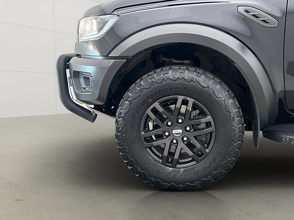 Vehicle Image 32