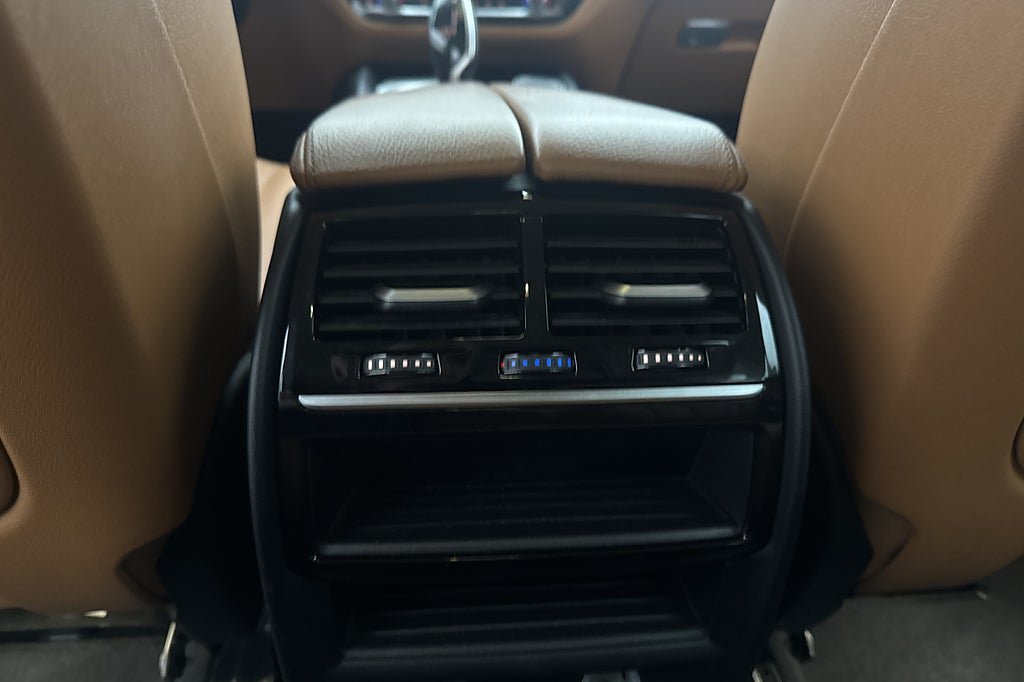 Vehicle Image 27