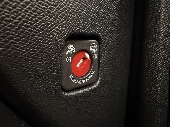 Vehicle Image 25