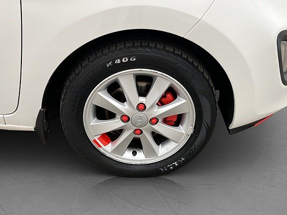Vehicle Image 25