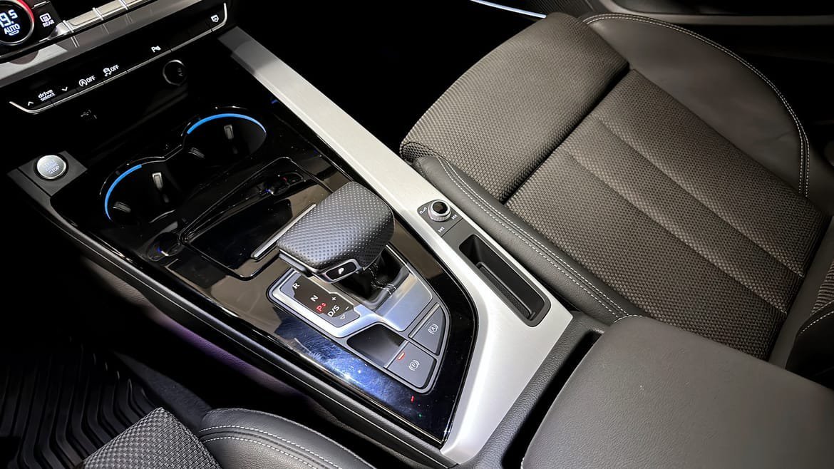 Vehicle Image 13