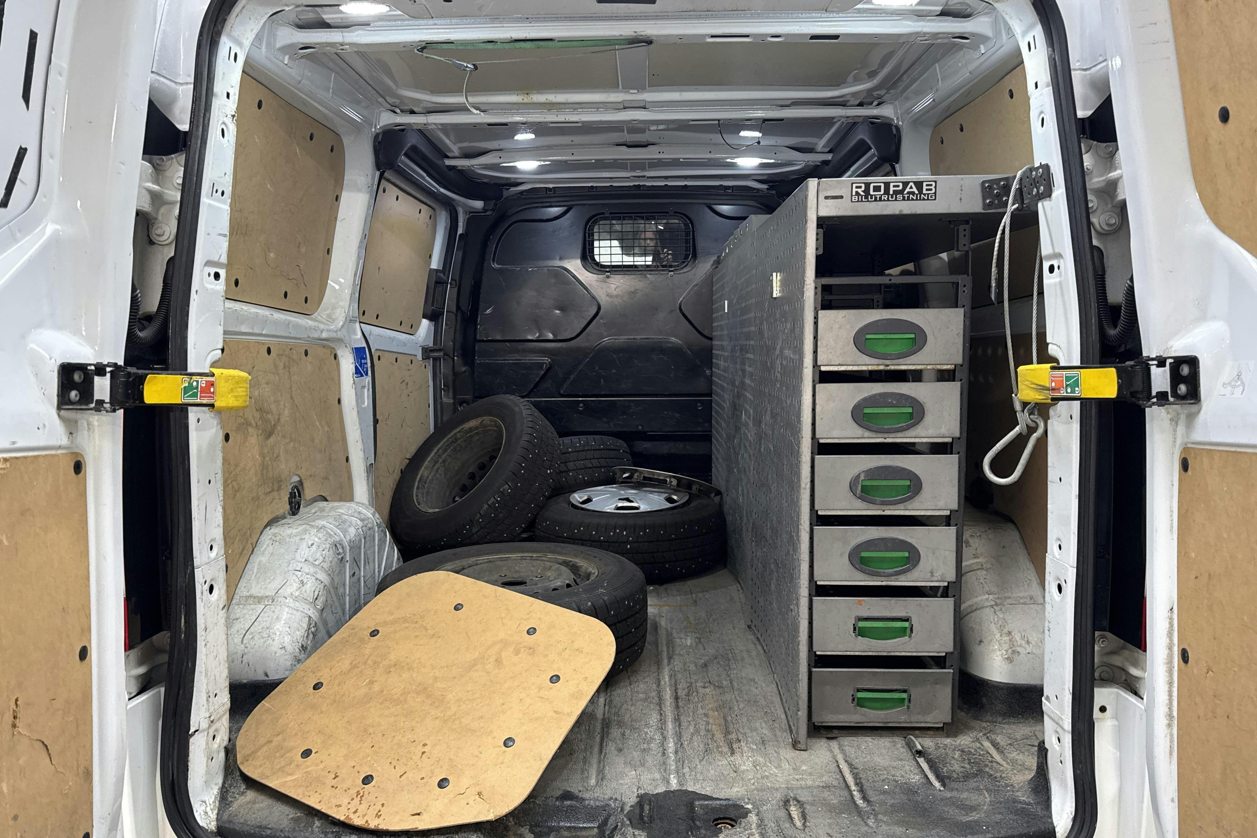 Vehicle Image 9