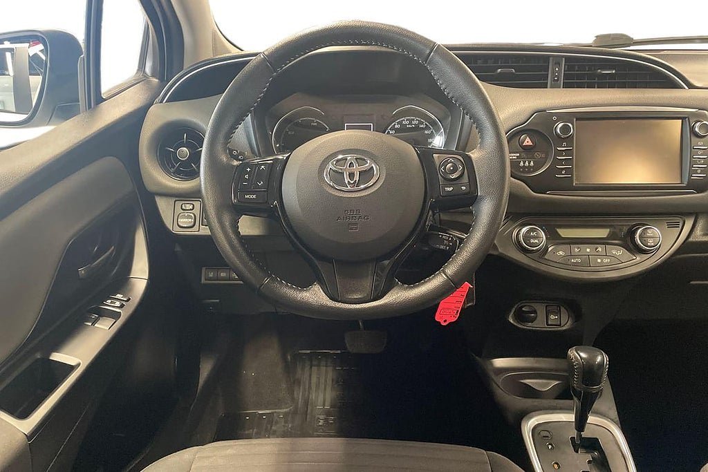 Vehicle Image 11