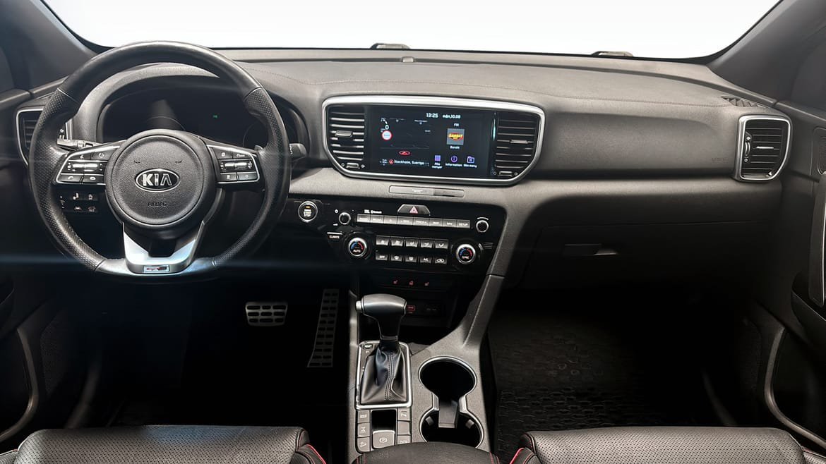 Vehicle Image 9