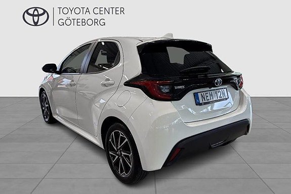 Vehicle Image 4