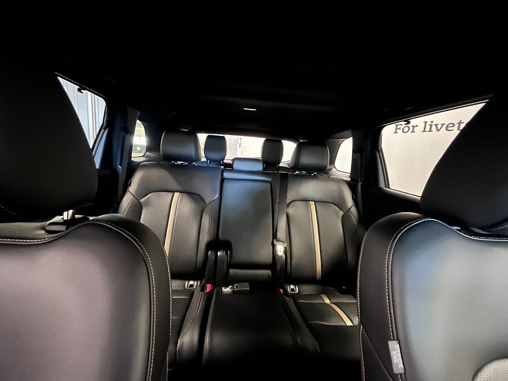 Vehicle Image 16