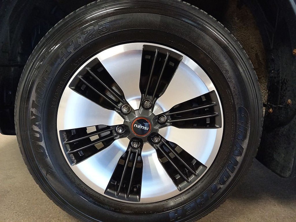 Vehicle Image 10