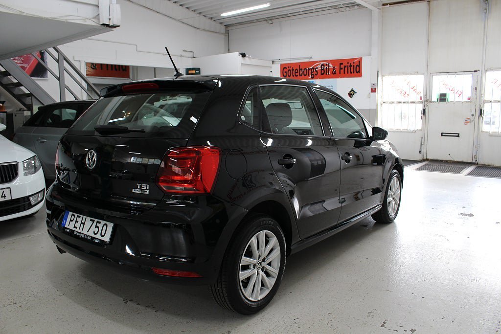 Vehicle Image 6