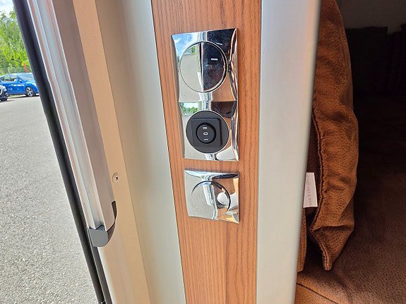 Vehicle Image 28