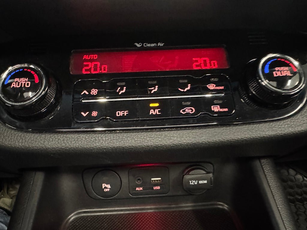 Vehicle Image 25