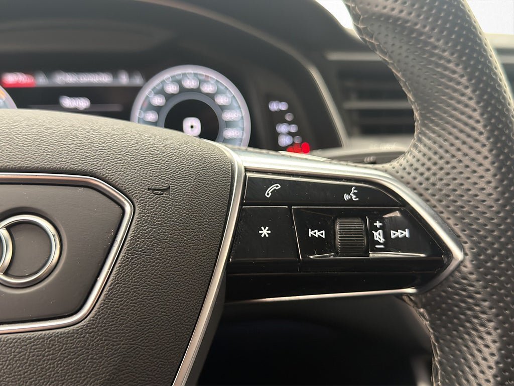 Vehicle Image 24