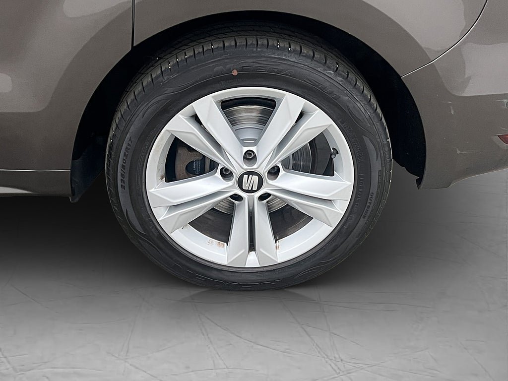 Vehicle Image 30