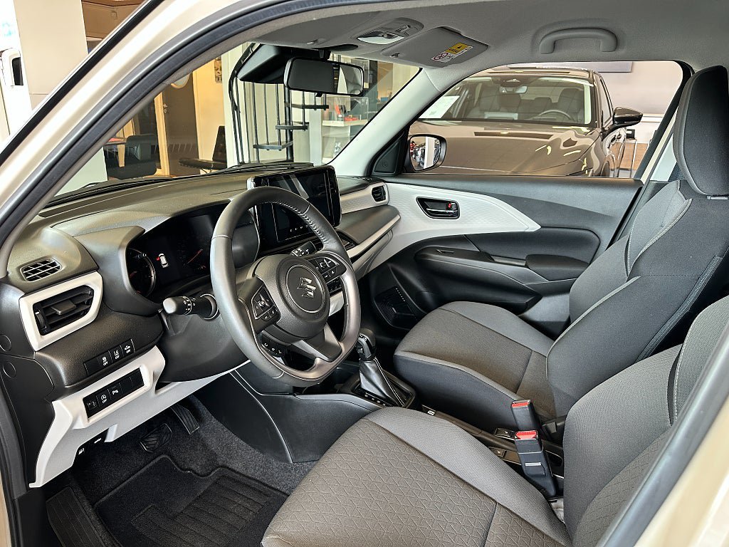Vehicle Image 7