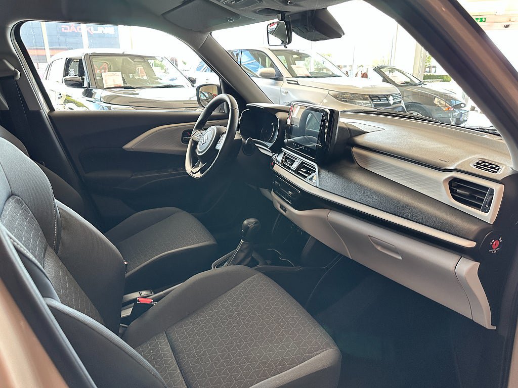 Vehicle Image 9