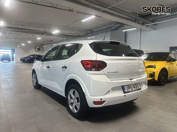 Vehicle Image 4