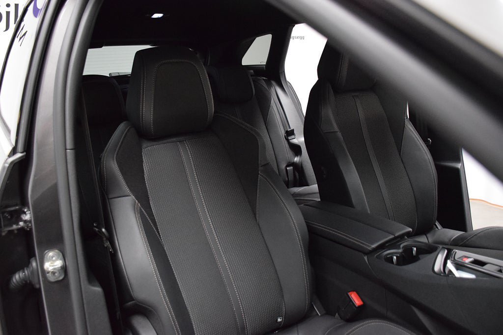 Vehicle Image 18