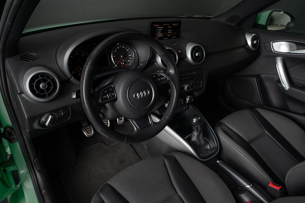 Vehicle Image 9