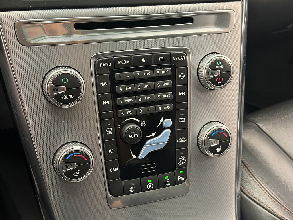 Vehicle Image 24