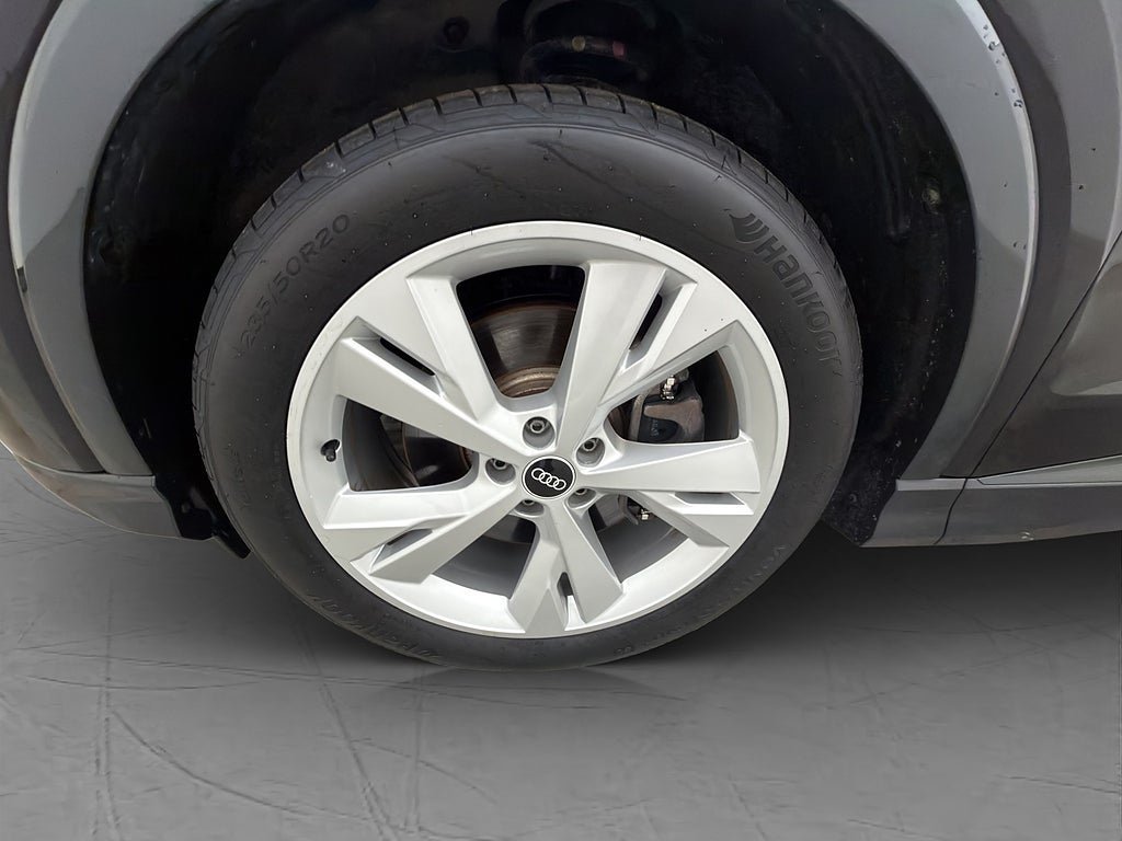 Vehicle Image 23