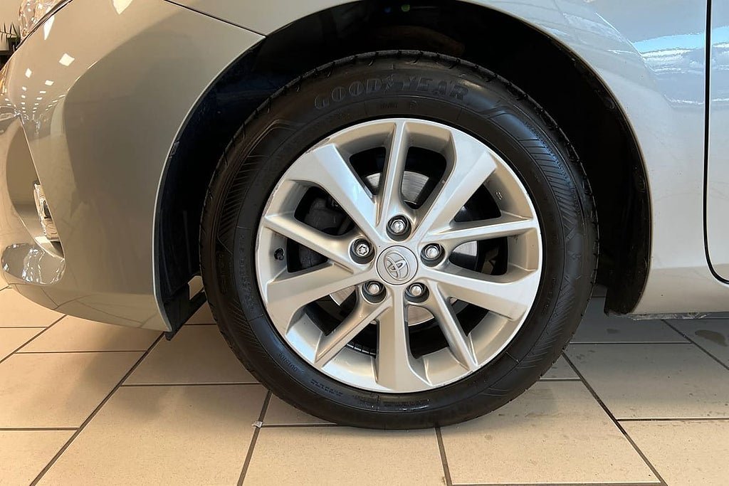 Vehicle Image 15