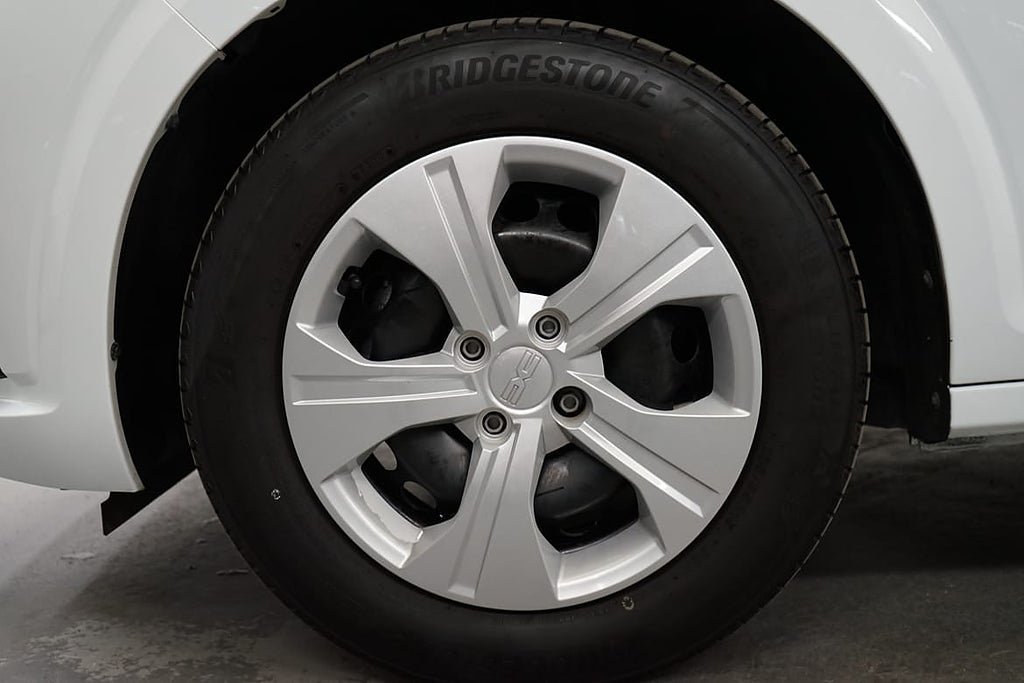 Vehicle Image 12