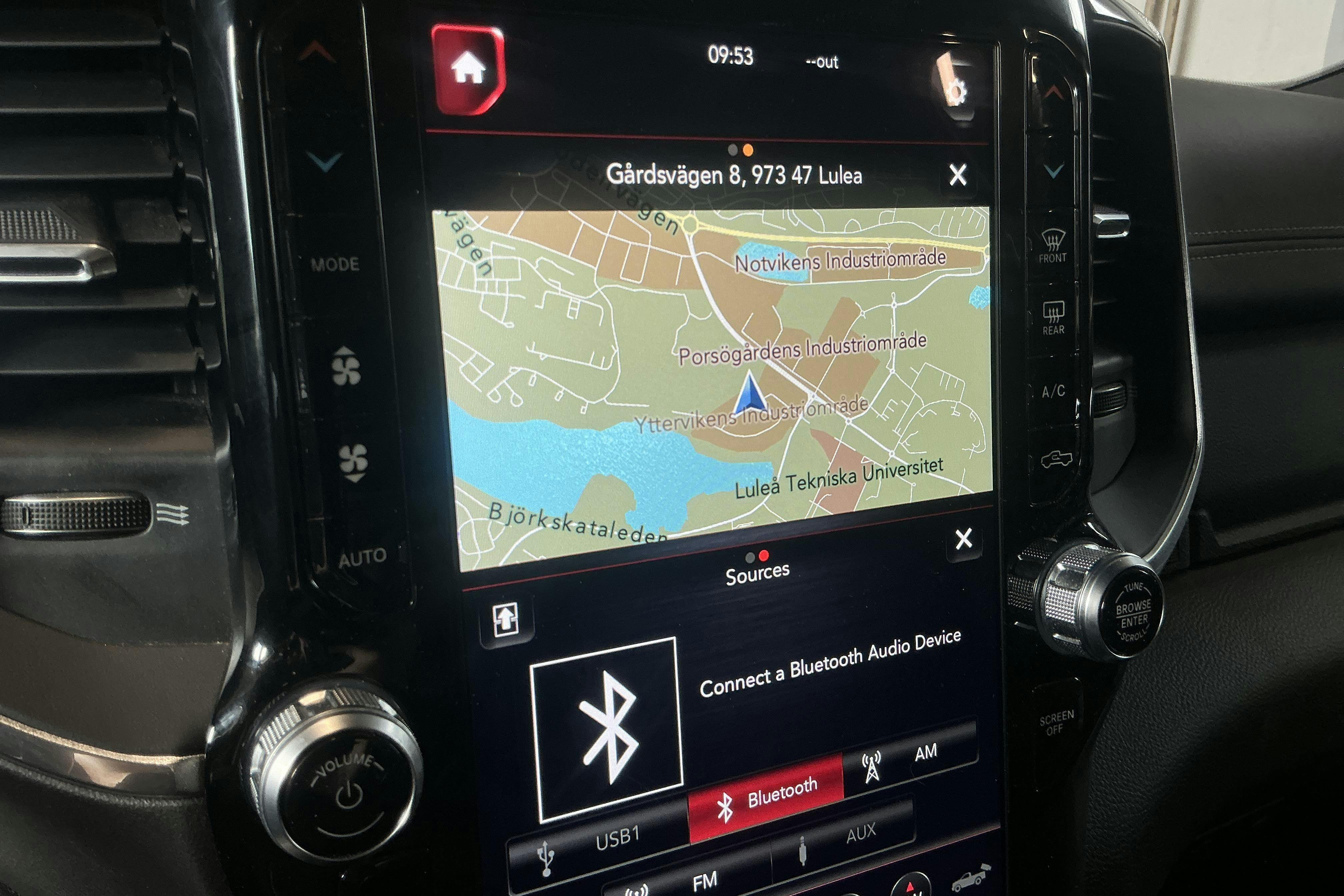 Vehicle Image 12