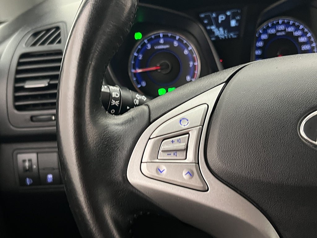 Vehicle Image 16