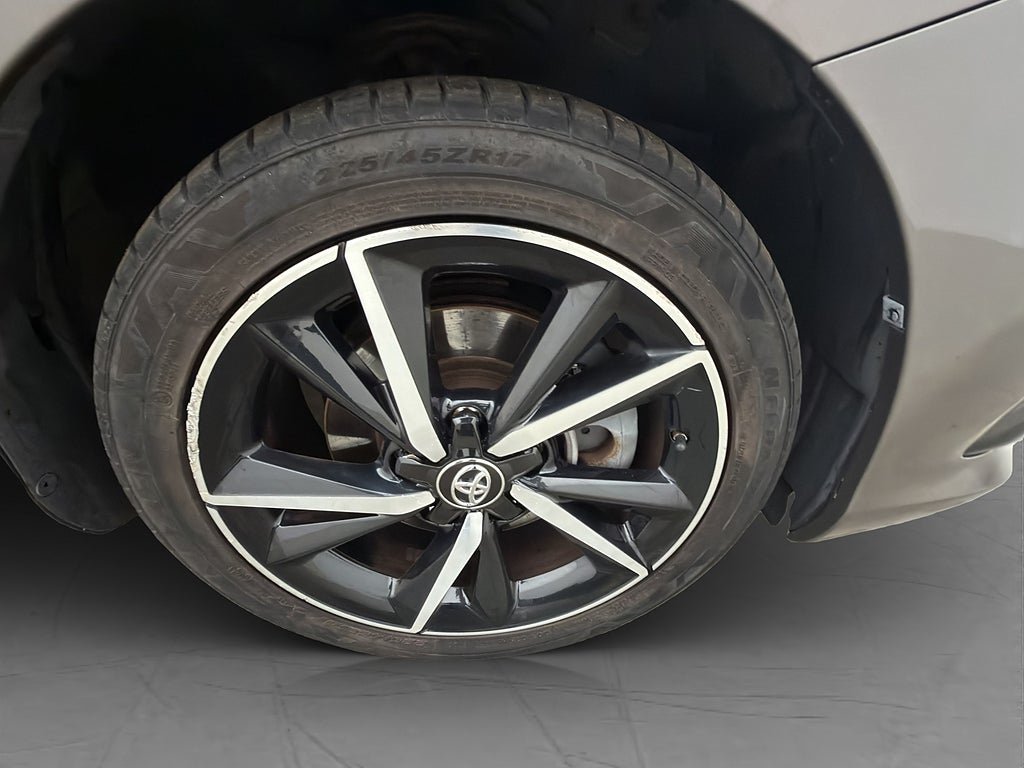 Vehicle Image 32