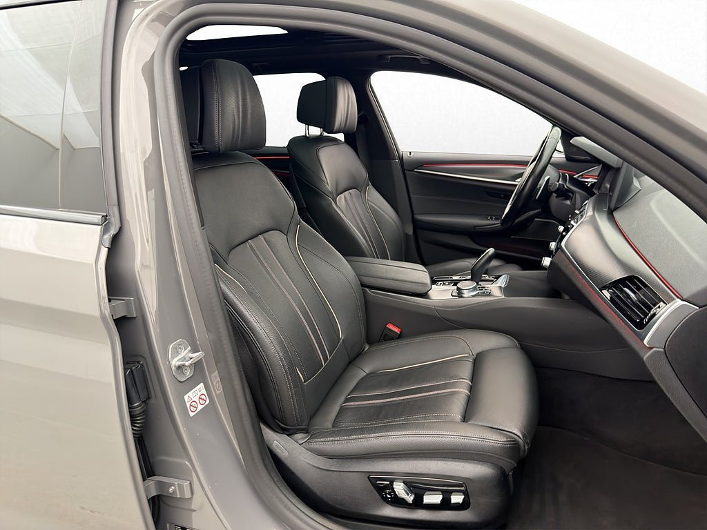 Vehicle Image 32