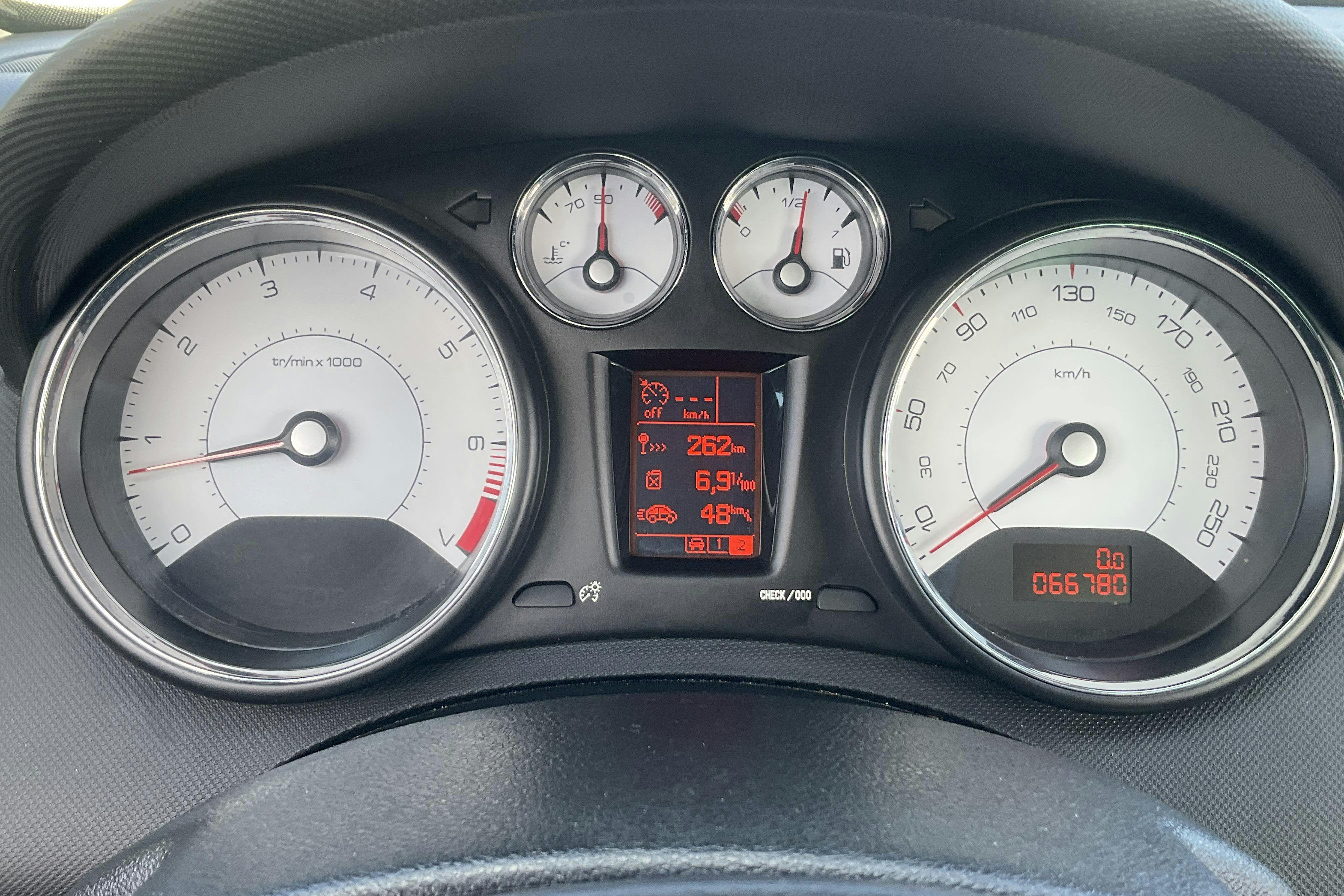 Vehicle Image 12