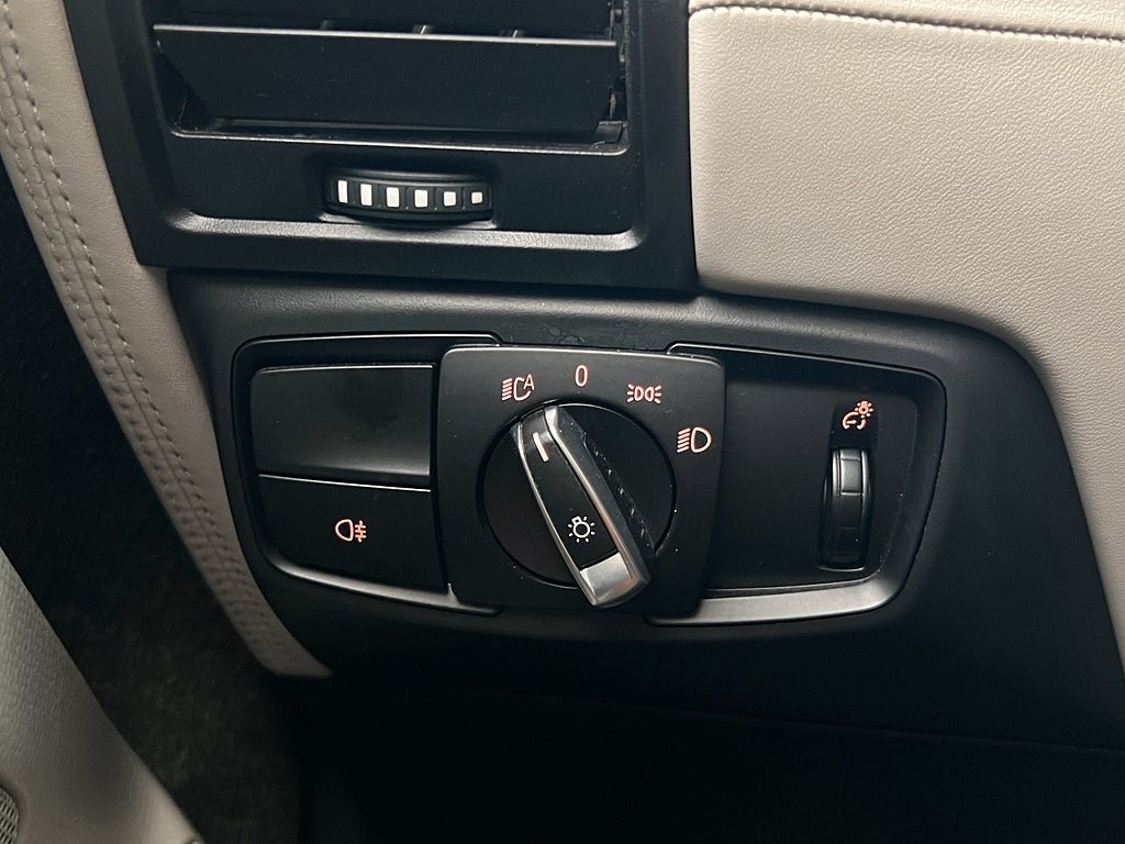 Vehicle Image 29