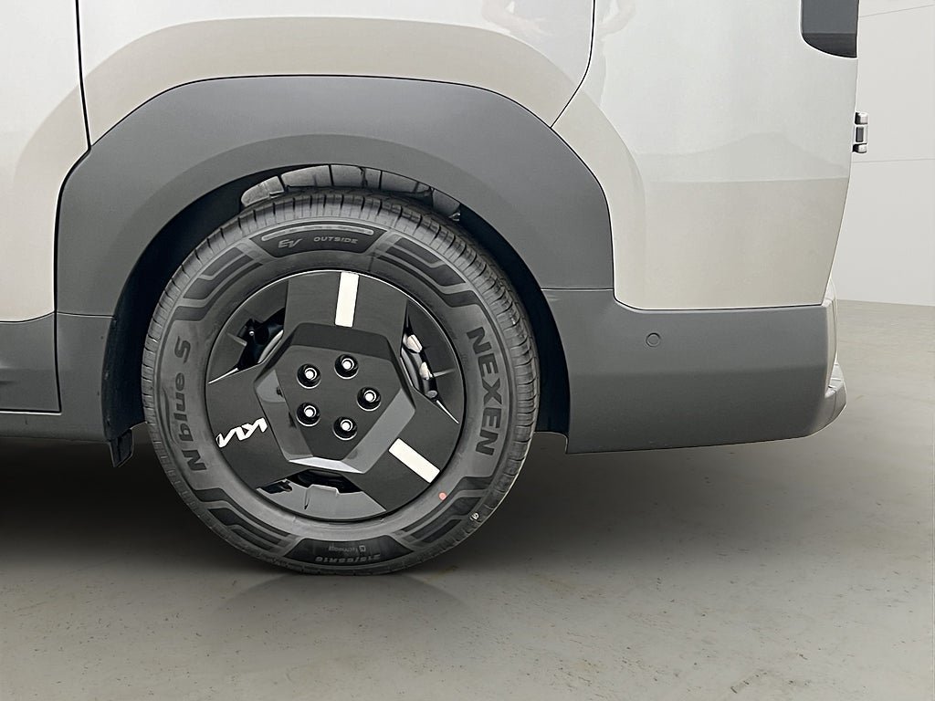 Vehicle Image 33