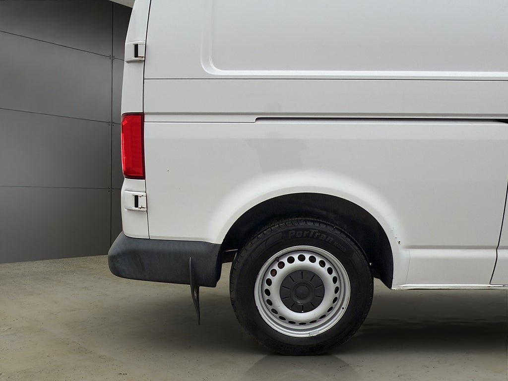 Vehicle Image 32