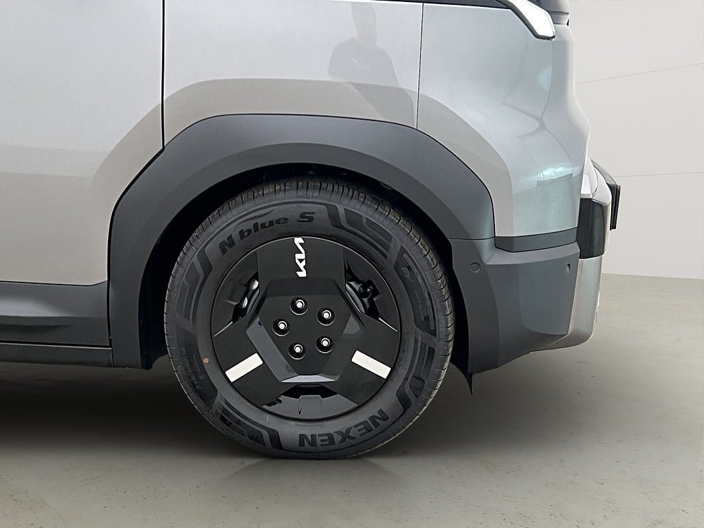 Vehicle Image 35